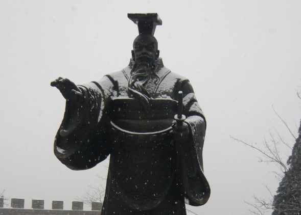 齐桓公雕像